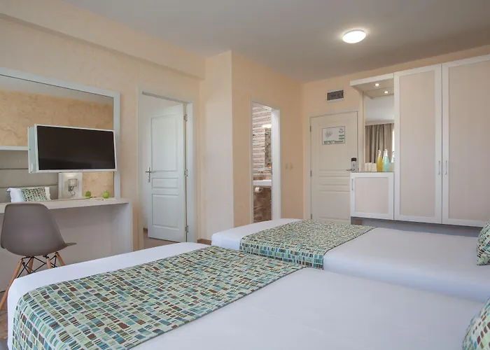 Pensjonat Marina Sands Bijou Boutique - Excellent Choice For Travelers Visiting 2-4p Obzor