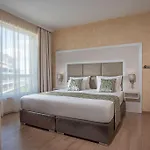 Marina Sands Bijou Boutique - Excellent Choice For Travelers Visiting 2-4p 4* Обзор